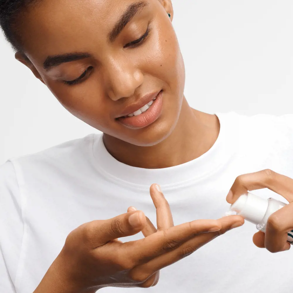 سرم روشن کننده و ضدلک ایون اوت اپتیمالز